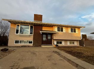 40 W Ross Glen Ct SE, Medicine Hat, AB T1B1N8