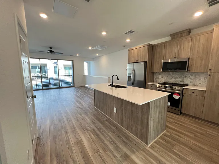 575 N Chapel — Photo 3