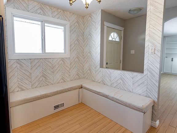 5th image of 106 Sherwood St