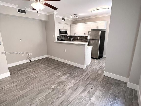 4th image of 222 Sidonia Ave APT 1