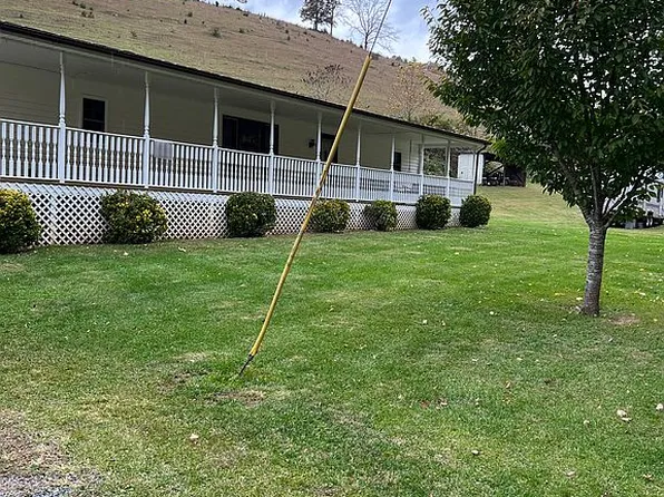 397 Burgess Hollow Rd, Saltville, VA 24370