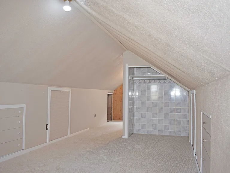 905 Burchfield Rd — Photo 26