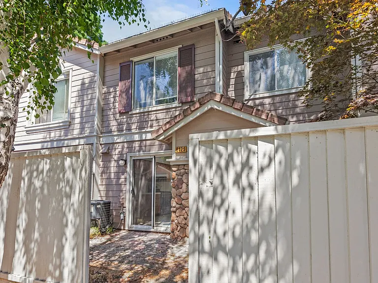 6125 Lambeck Ln — Photo 2
