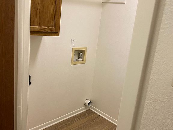 5th image of 101 Castlewood Cir