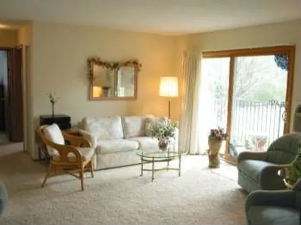 9141 Olson Memorial Hwy APT 202, Golden Valley, MN 55427