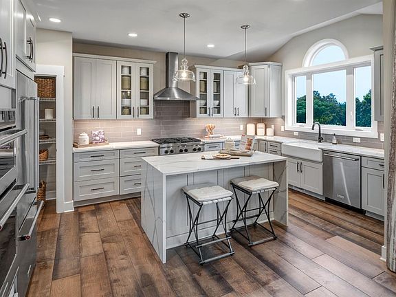 3rd image of 6383 N Trailwoods Dr