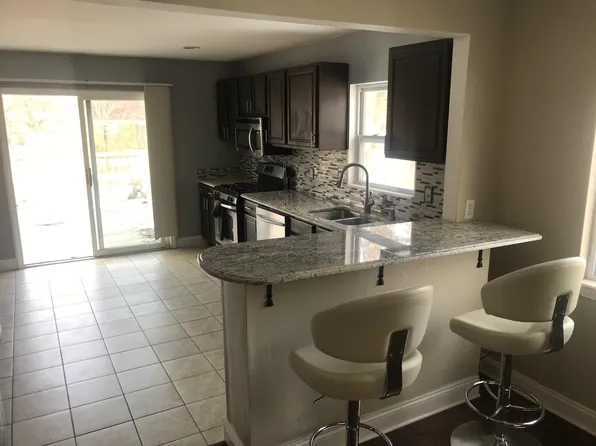 17614 Silver Maple St, Southfield, MI 48075