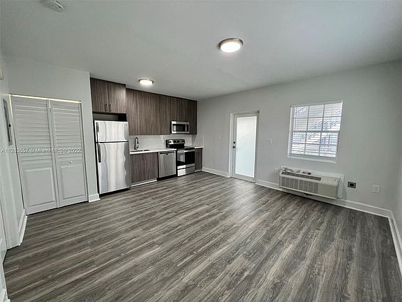 3rd image of 8411 Byron Ave #13