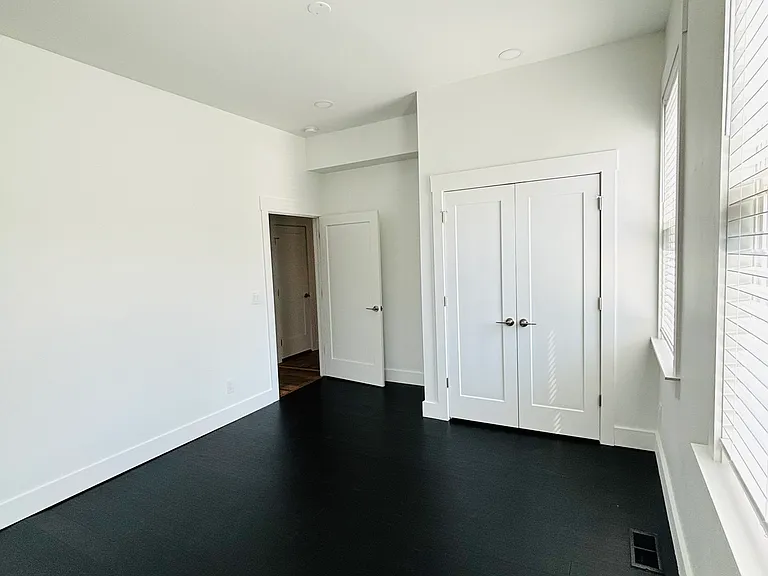 940 Monroe St — Photo 12