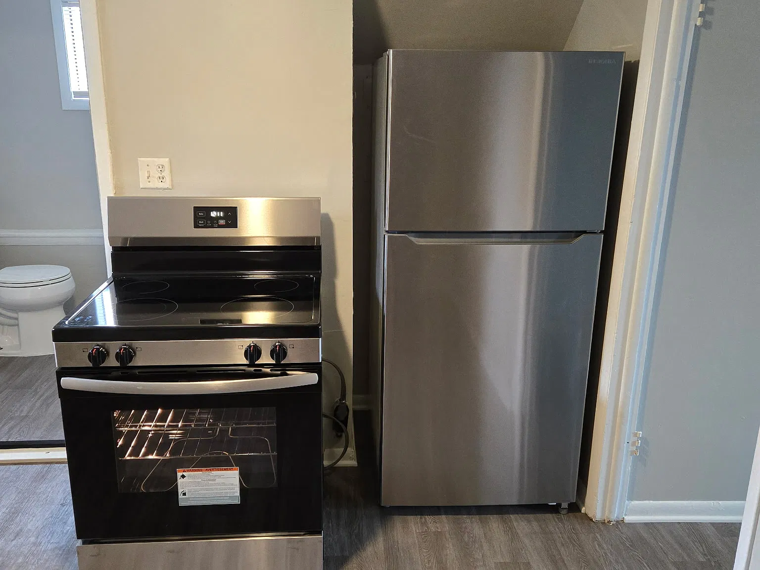Studio, $900 — Photo 2