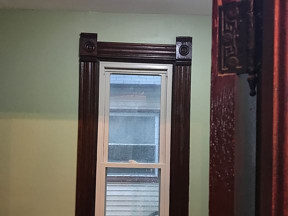 4th image of 523 Spencer St NE