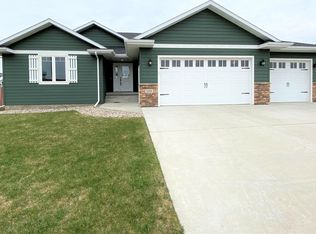 129 Blue Bell Dr, Brookings, SD 57006