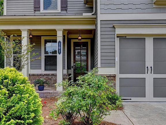 3rd image of 101 Spur Ln