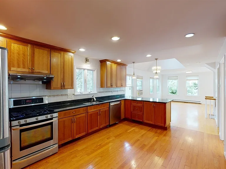 21 Albemarle Ave — Photo 4