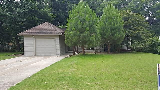 1st image of 828 Pecan Dr