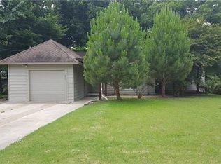 828 Pecan Dr, Mesquite, TX 75149