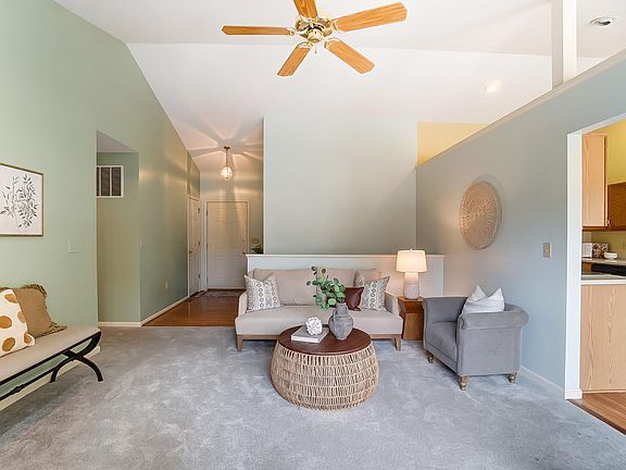 4th image of 1486 Woodside Dr