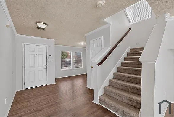 3 bed, 2207 sqft, $2,700 — Photo 4