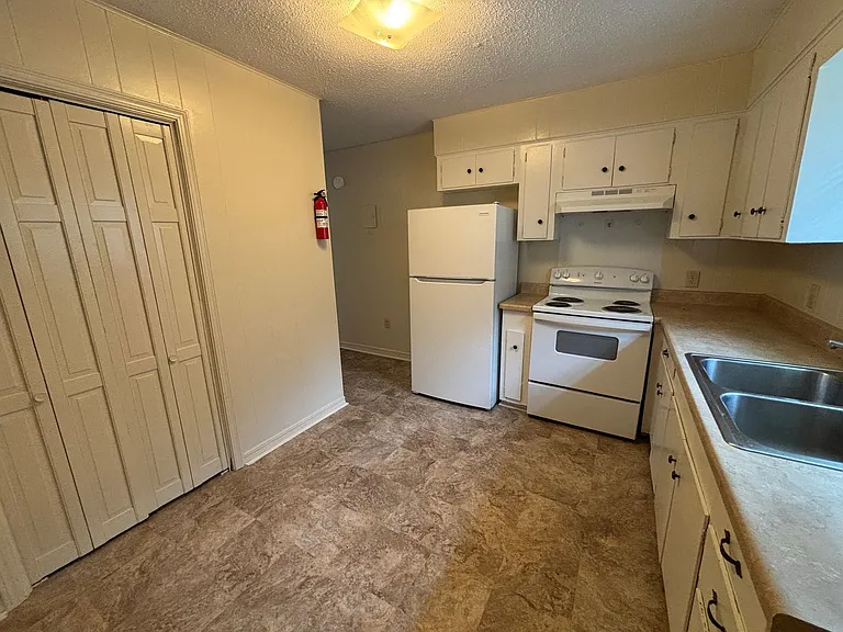 1810 S Erie Ave #1-4 — Photo 7