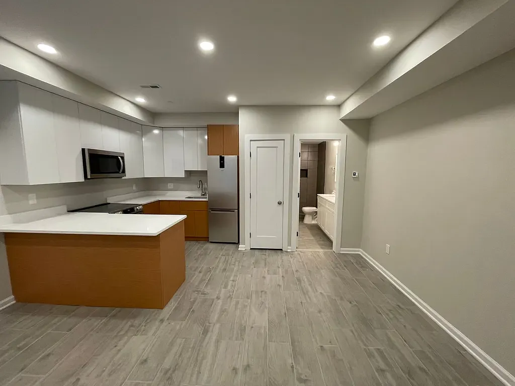 2 bed, 498 sqft, $3,700 — Photo 2