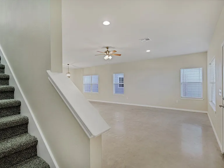 213 Grange St — Photo 7