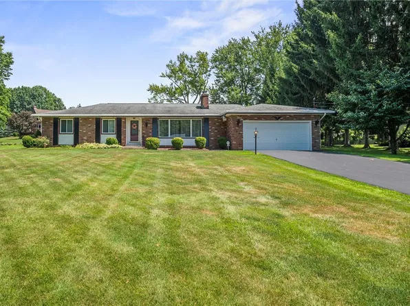 895 Christy Rd, Hermitage, PA 16148