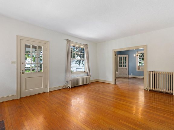5th image of 406 Lewis St
