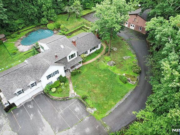 3rd image of 105 Ricker Dr
