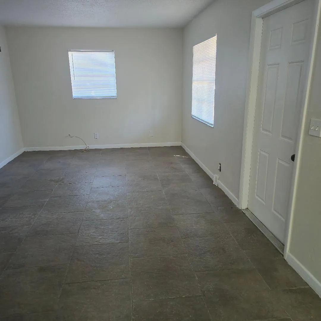 3 bed, 891 sqft, $1,795 — Photo 1