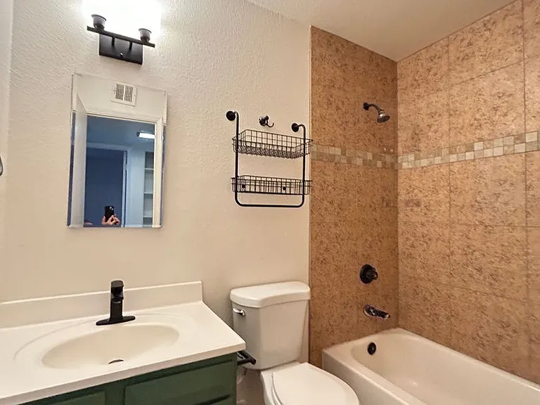 6043 W Golden Ln — Photo 10