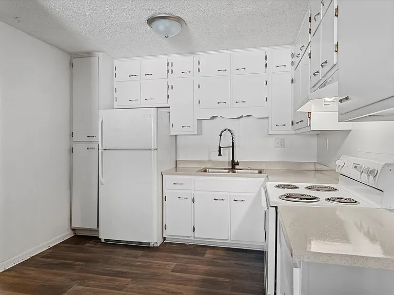 Village Apartments — Photo 23