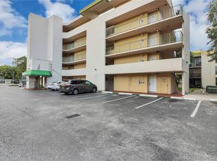 8840 Fontainebleau Blvd APT 304, Miami, FL 33172