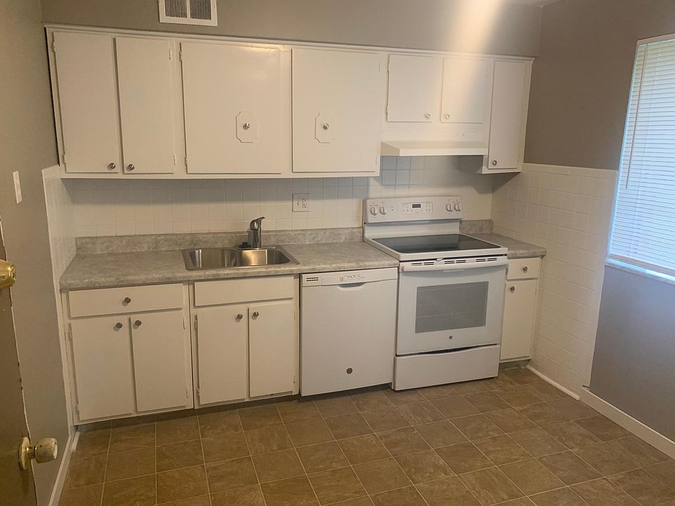 1st image of 10145 Chaucer Ave #1