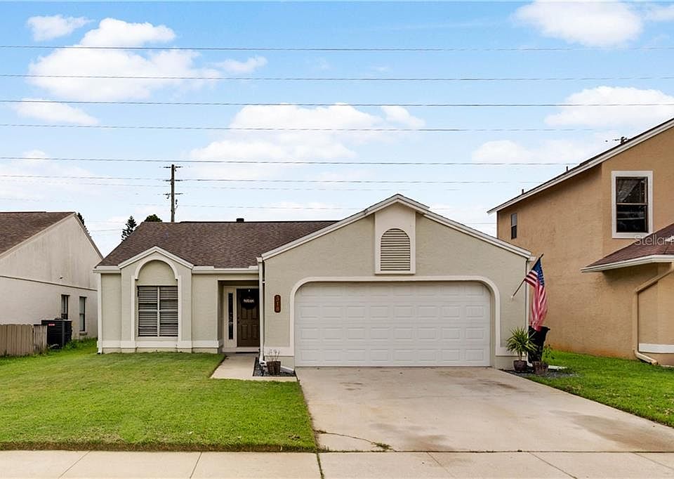 1st image of 318 Lakebreeze Cir