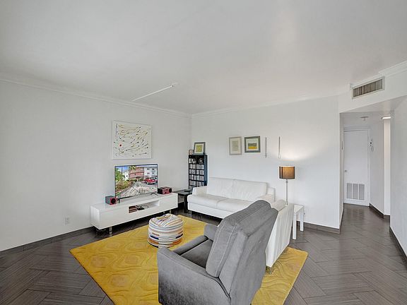 4th image of 600 Pine Drive #106