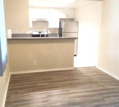 4th image of 5051 Whitsett Ave #2027