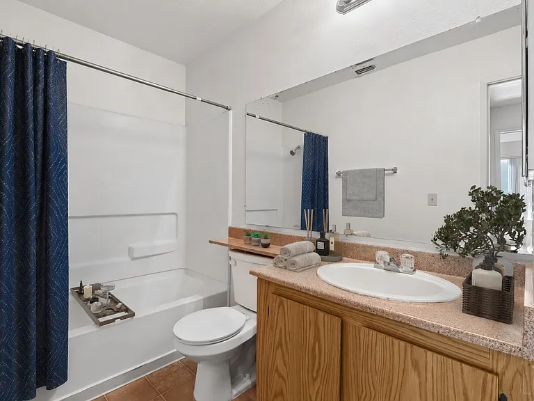 California Place Apartments — Photo 34