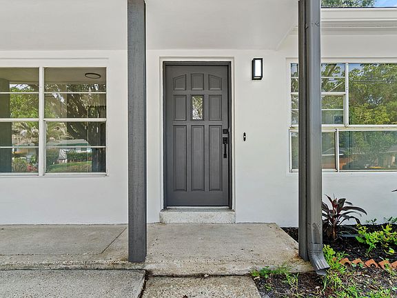 4th image of 450 Stonehenge Dr
