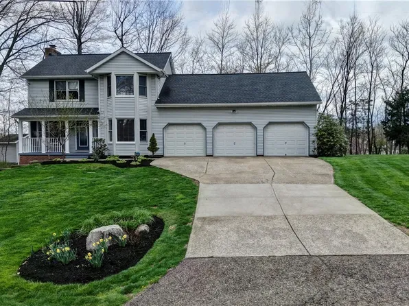 717 Pine Hills Dr SW, Massillon, OH 44646