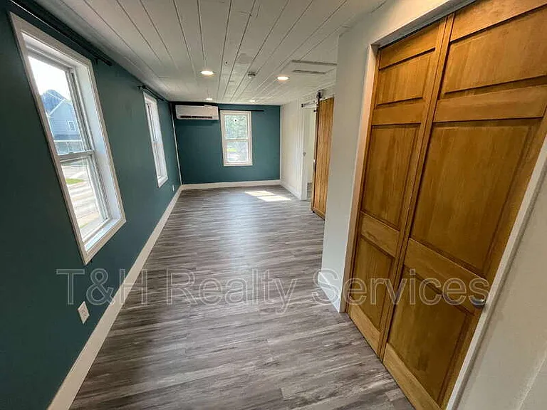 106 E Pendleton Ave — Photo 4
