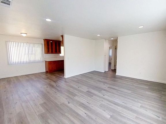 Living room & Dining Area