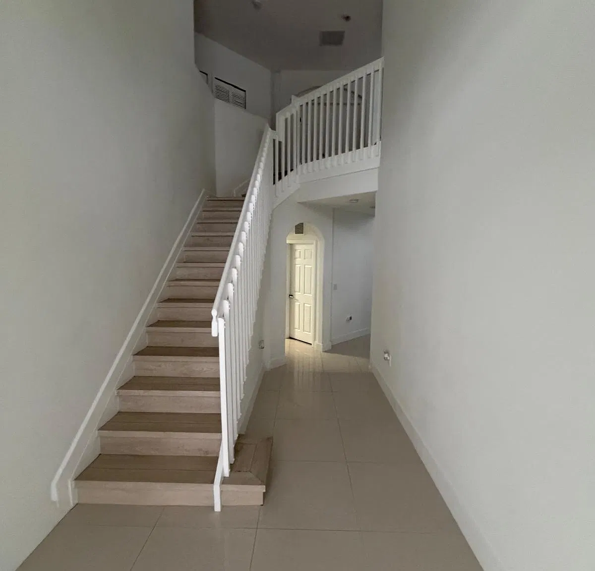 5 bed, 3600 sqft, $5,000 — Photo 4