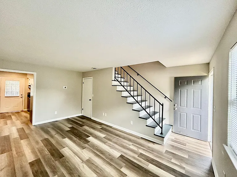 706 Roberta Dr — Photo 5
