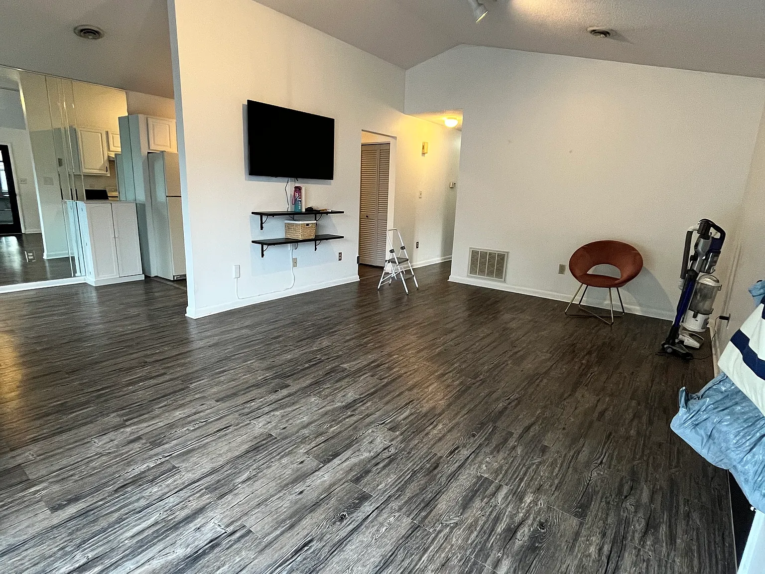 2 bed, 1136 sqft, $1,800 — Photo 1