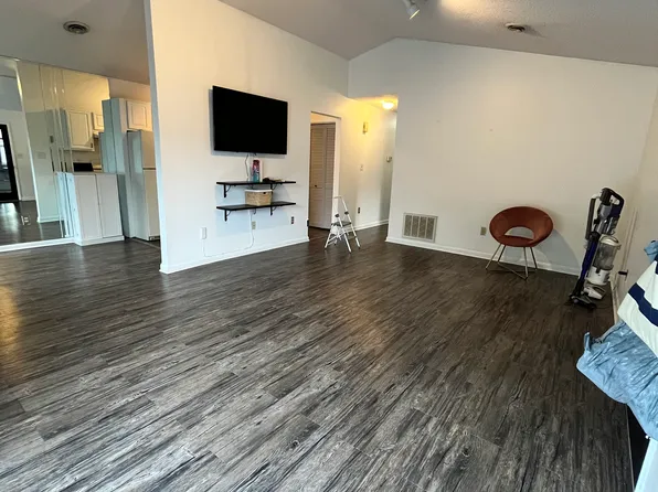 1402 Cambridge Manor Dr, Scotia, NY 12302