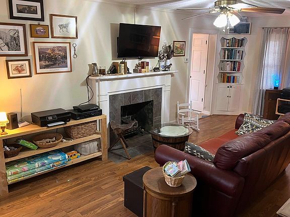 3rd image of 1006 S Main Ave