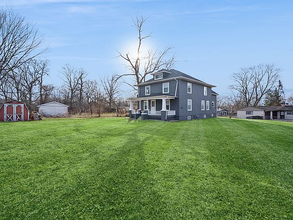 3rd image of 9 Center Rd