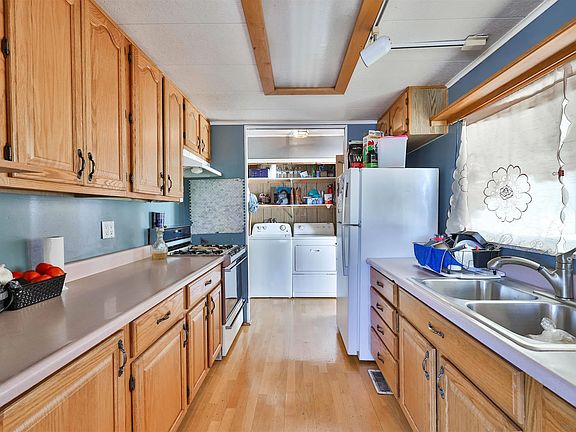 5th image of 2003 Bayview Heights Dr Space 120