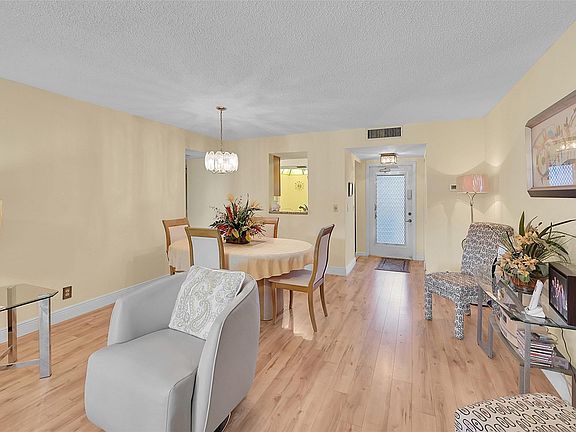 5th image of 14873 Cumberland Drive #1060