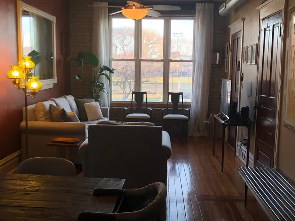 1310 W Chestnut St #1, Chicago, IL 60642